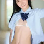 色白美肌でピュア＆ウブ、感度抜群でしっかりイク、アイドル系清純美少女「櫻ももな」のデビュー作